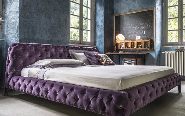 Double bed / traditional / upholstered / leather