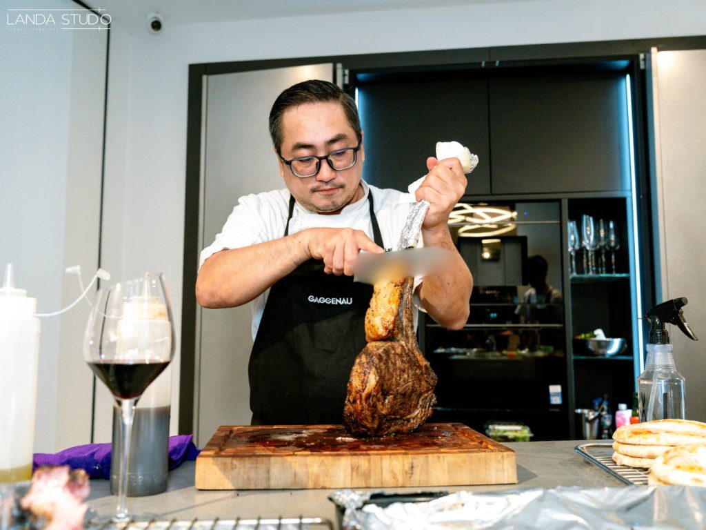 Chef Võ Trọng Tường Lân trình diễn nấu ăn trực tiếp tại Event.